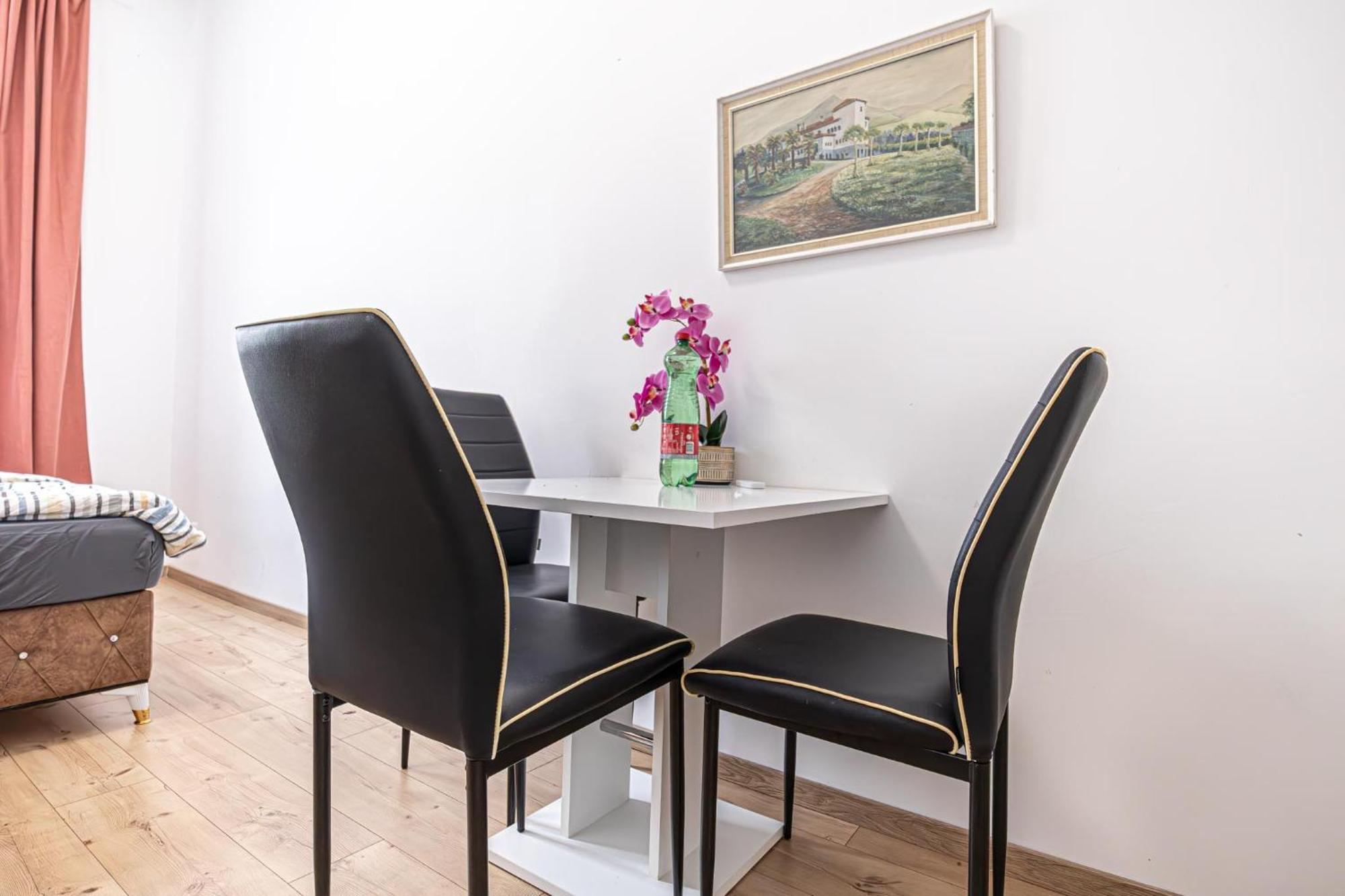 6 Min To Amusement Park - Economy Rooms In Shared Apartment Vienna Esterno foto
